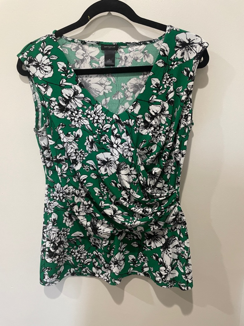 Ann Taylor Green Floral Draped V-Neck Sleeveless Top